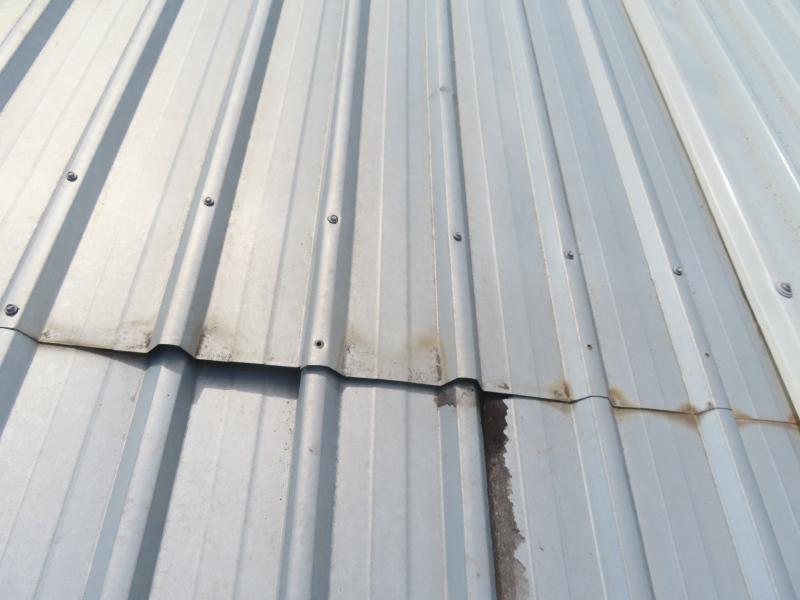 Negligent join in a roof sheets now leaking